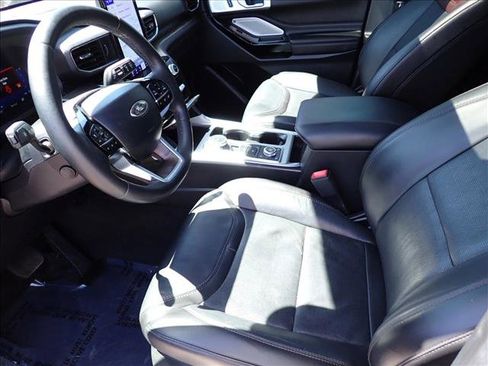 Used 2023 Ford Explorer Platinum w/ Technology Package AWD/4WD image 12