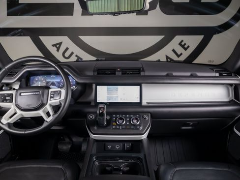 Used 2020 Land Rover Defender 110 HSE AWD/4WD image 3