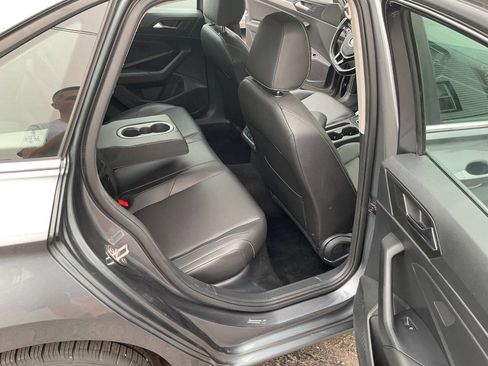 Used 2019 Volkswagen Jetta SE w/ Cold Weather Package FWD image 21