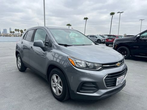 Used 2020 Chevrolet Trax LS FWD image 3