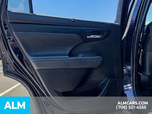 Used 2022 Toyota Highlander XSE AWD/4WD image 20