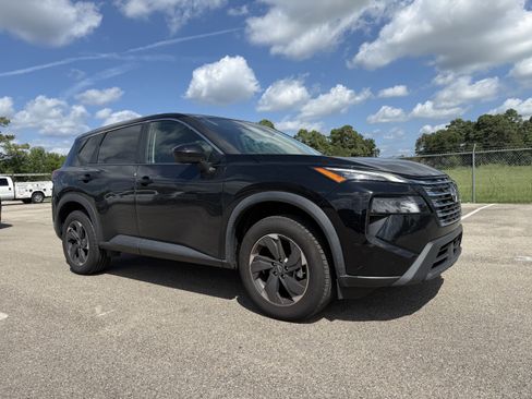 Used 2024 Nissan Rogue SV FWD image 1