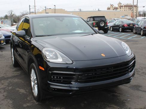 Used 2023 Porsche Cayenne image 4