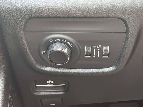 Used 2024 Jeep Grand Cherokee L Altitude RWD image 27