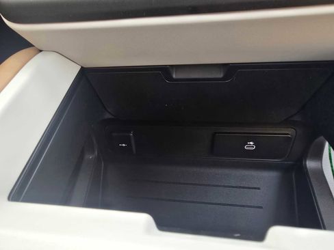 New 2026 Land Rover Defender 110 X-Dynamic SE image 30