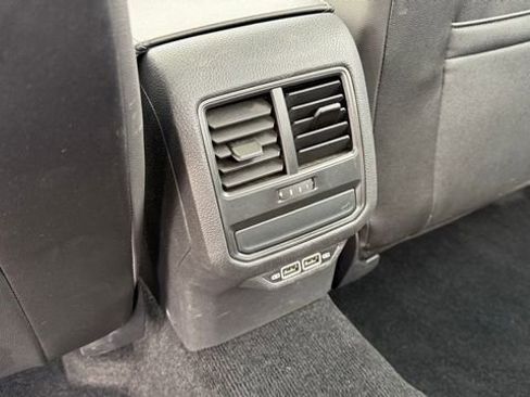 Used 2022 Volkswagen Passat 2.0T image 31