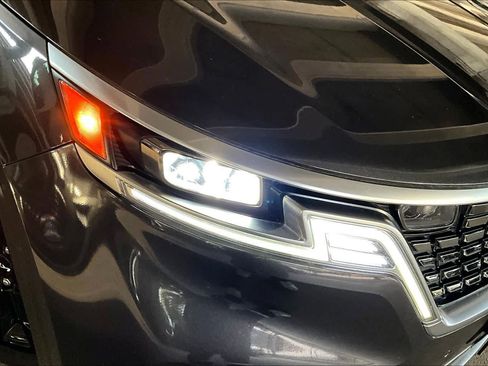 Used 2022 Kia Carnival SX Prestige image 27