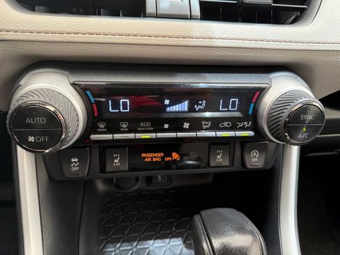 Used 2022 Toyota RAV4 XLE w/ Convenience Package AWD/4WD image 25