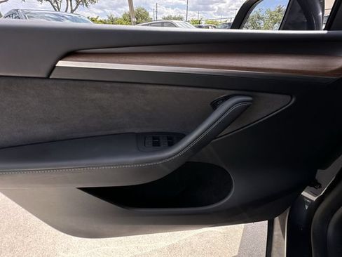 Used 2024 Tesla Model Y Long Range AWD/4WD image 4