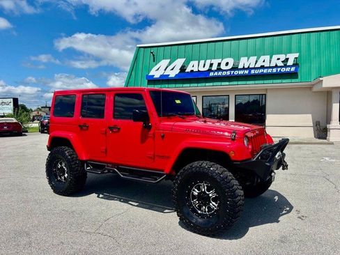 Used 2017 Jeep Wrangler Unlimited Rubicon w/ Connectivity Group AWD/4WD image 27