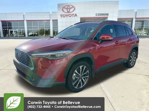 Certified 2022 Toyota Corolla Cross XLE image 4