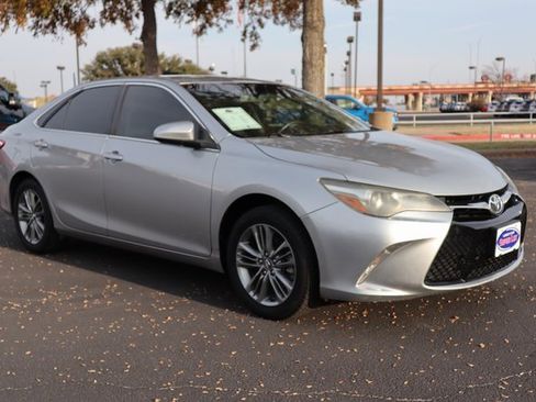 Used 2017 Toyota Camry SE image 8