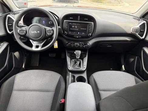 Used 2024 Kia Soul LX w/ Option Group 015 FWD image 21