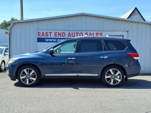 Used 2015 Nissan Pathfinder Platinum w/ Family Entertainment Package AWD/4WD image 2