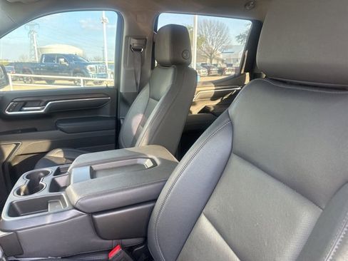 Certified 2025 GMC Sierra 1500 SLT image 8