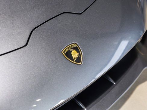 Used 2021 Lamborghini Huracan EVO image 12