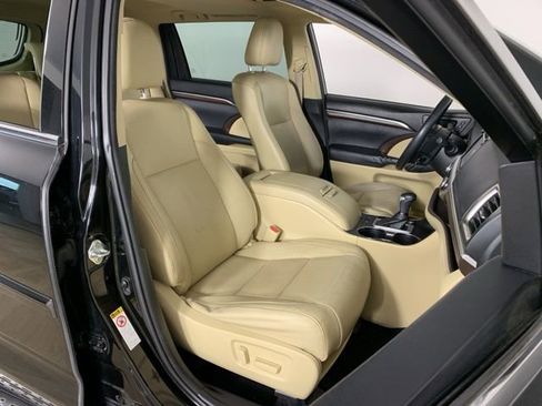 Used 2014 Toyota Highlander Limited image 42