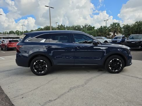 Certified 2025 Kia Sorento S FWD image 9