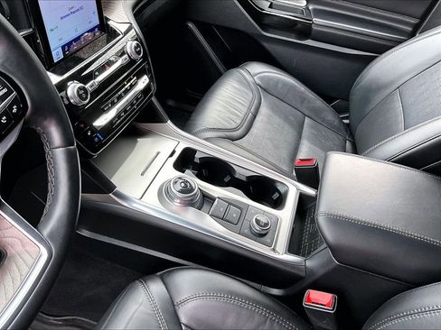 Used 2022 Ford Explorer Platinum w/ Equipment Group 601A AWD/4WD image 15