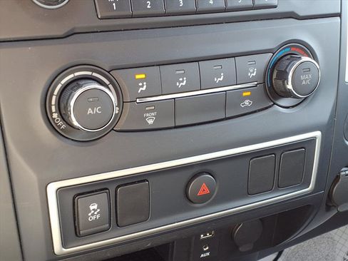 Used 2017 Nissan Titan S image 6