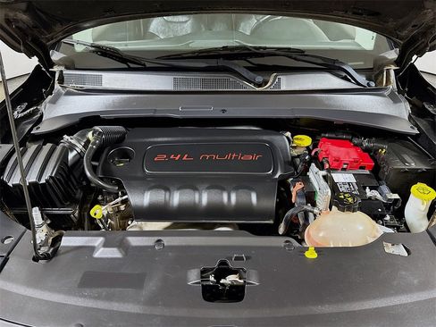 Used 2020 Jeep Compass Limited image 28