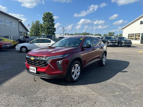 Used 2024 Chevrolet Trax LS w/ Driver Confidence Package FWD image 8