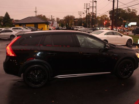 Used 2018 Volvo V60 T5 Cross Country w/ Convenience Package image 24