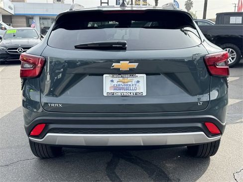 Certified 2025 Chevrolet Trax LT image 3