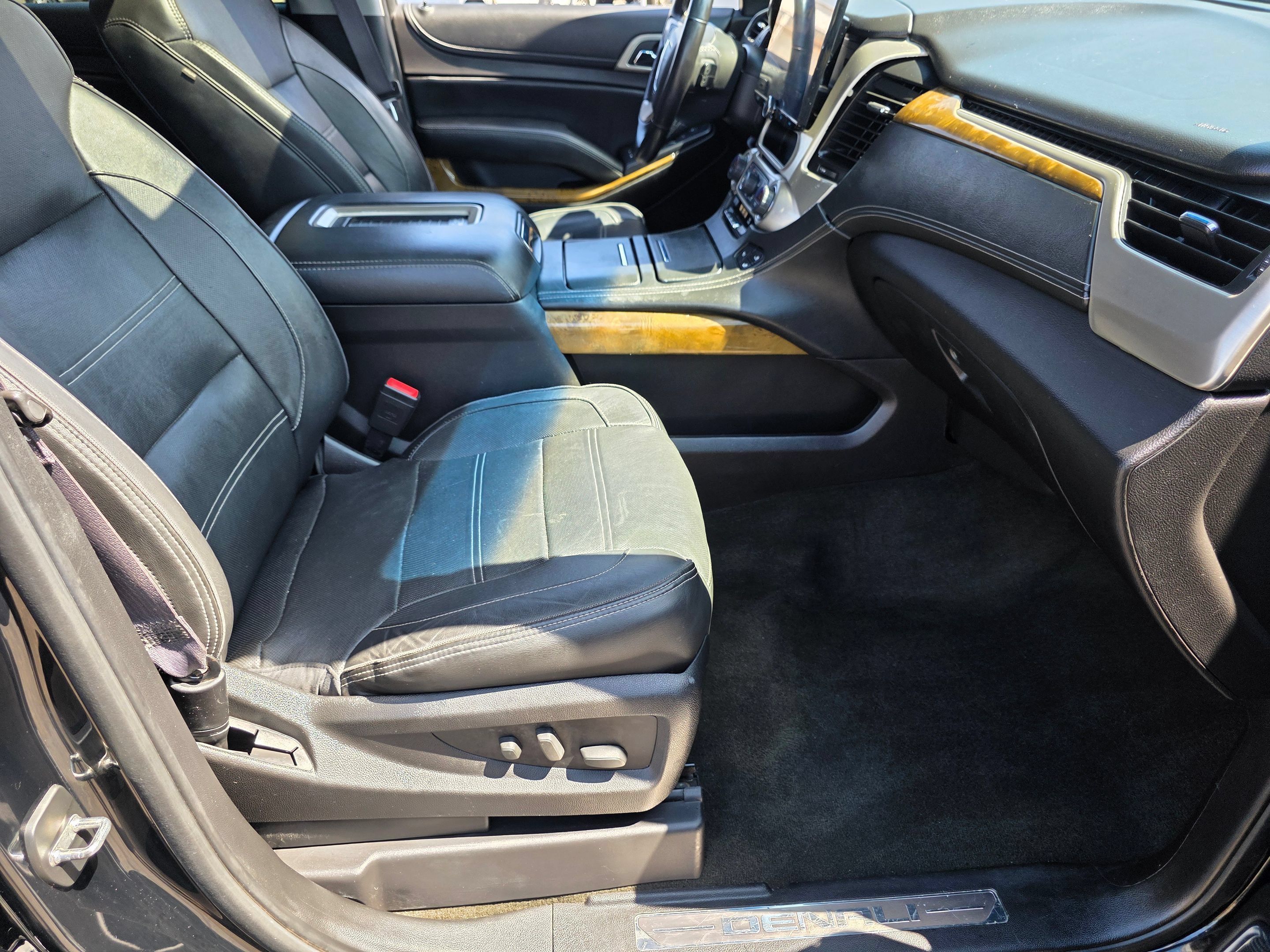 Used 2017 GMC Yukon Denali AWD/4WD image 11