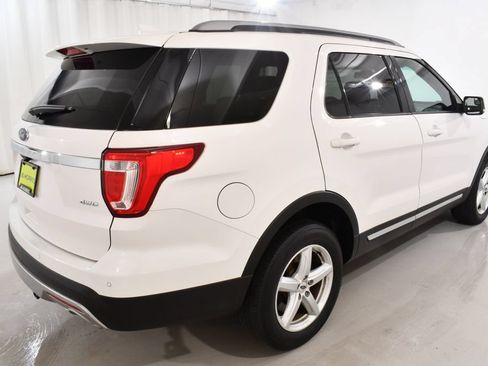 Used 2017 Ford Explorer XLT AWD/4WD image 11