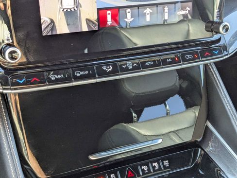 Used 2023 Jeep Wagoneer 4WD w/ Convenience Group I image 23