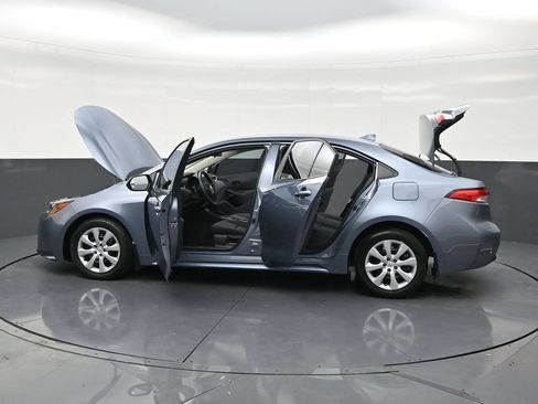 Used 2025 Toyota Corolla LE FWD image 21