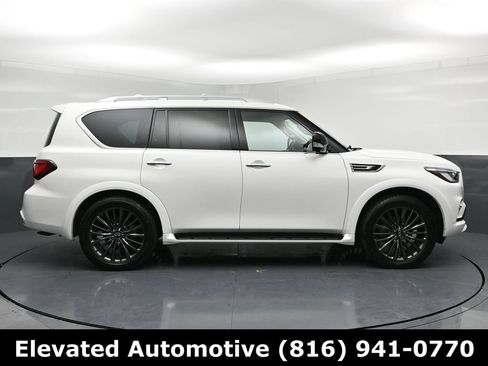 Used 2023 INFINITI QX80 Premium Select w/ All-Season Package image 32