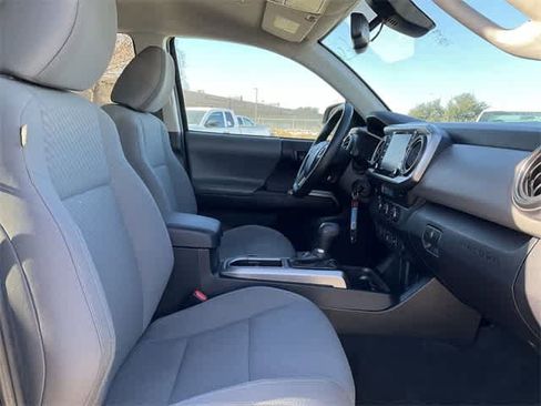 Used 2022 Toyota Tacoma SR5 image 17