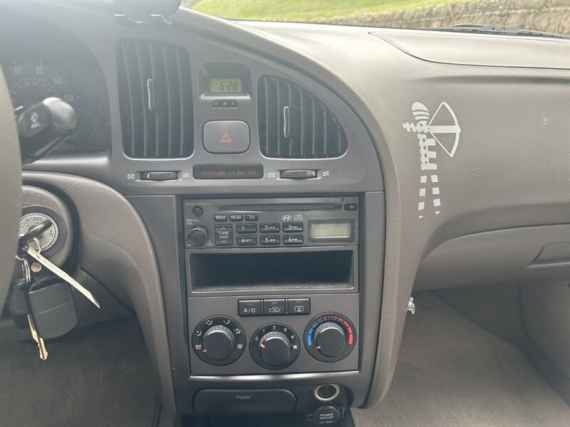 Used 2005 Hyundai Elantra GLS FWD image 12