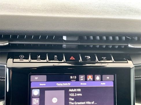 Used 2023 Jeep Grand Cherokee Laredo image 38