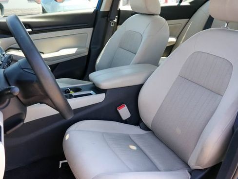 Used 2025 Nissan Altima 2.5 SV FWD image 10