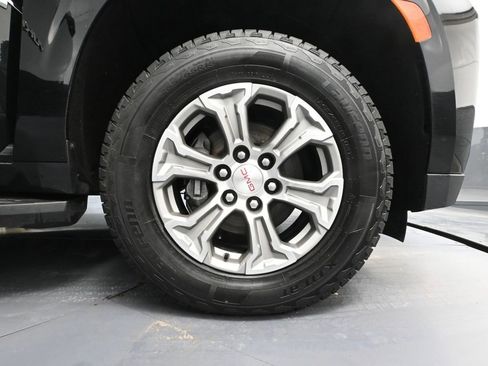 Used 2024 GMC Yukon XL SLE image 15