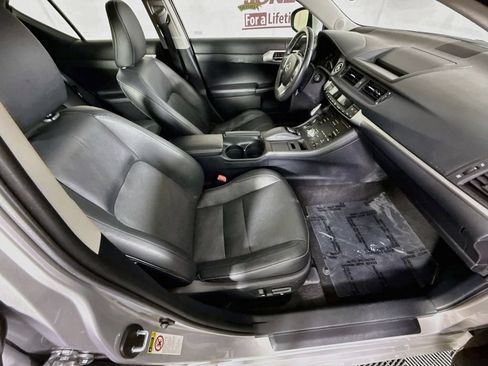 Used 2013 Lexus CT 200h w/ Leather Pkg FWD image 29