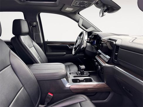 Used 2024 Chevrolet Silverado 1500 RST image 15