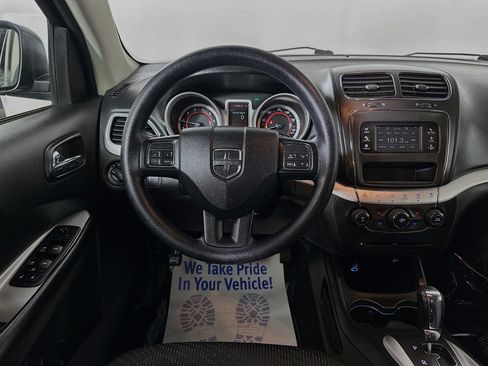 Used 2018 Dodge Journey SE image 19