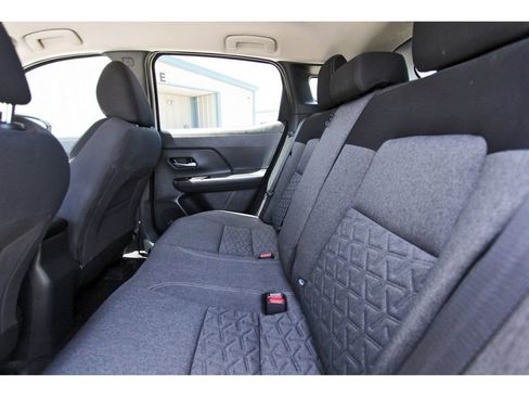 Used 2025 Nissan Kicks SV AWD/4WD image 29