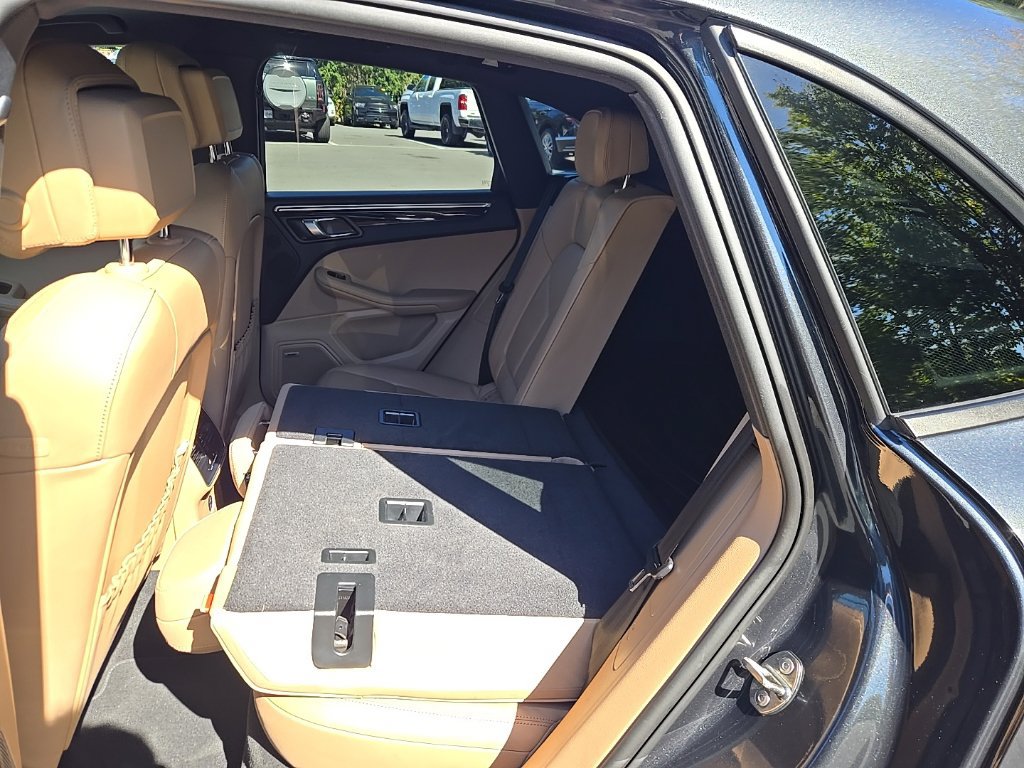 Used 2023 Porsche Macan AWD/4WD image 40