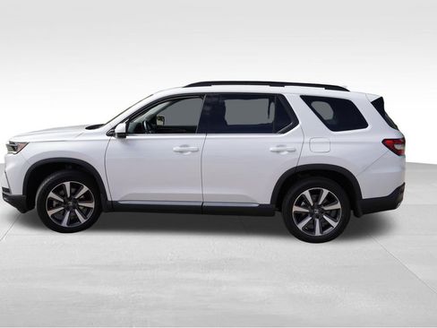 Used 2023 Honda Pilot Touring image 9