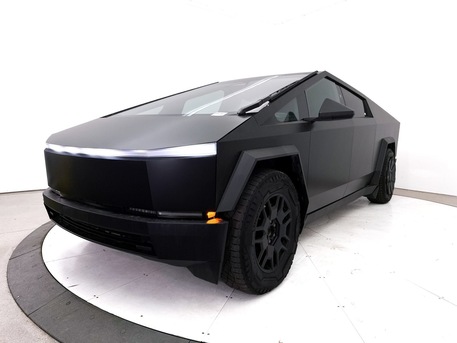Used 2024 Tesla Cybertruck AWD Crew Cab image 12