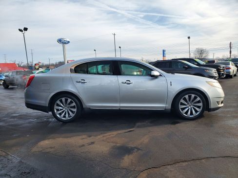 Used 2016 Lincoln MKS image 5