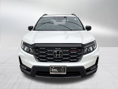 Used 2024 Honda Passport TrailSport image 2