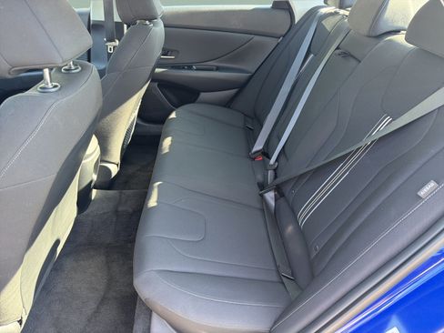 Used 2025 Hyundai Elantra SEL FWD image 31