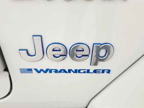 Used 2024 Jeep Wrangler Unlimited Sahara w/ Technology Group AWD/4WD image 28