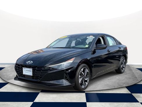 Certified 2023 Hyundai Elantra SEL w/ Convenience Package FWD image 3
